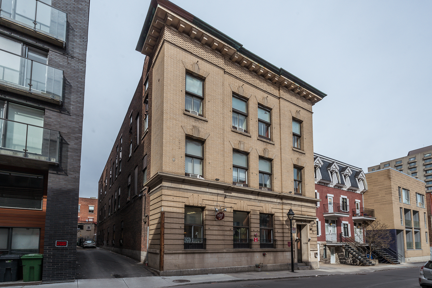 555 0540 - Downtown Montreal Hotel