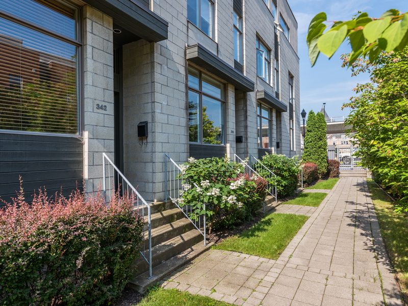 555 4520 800x600 - Town house at Old Port of Montreal