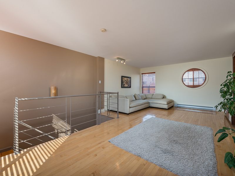555 5492 800x600 - Town house at Old Port of Montreal