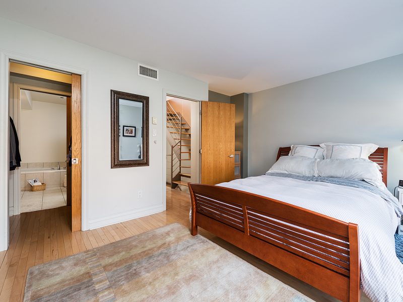 555 5518 800x600 - Town house at Old Port of Montreal