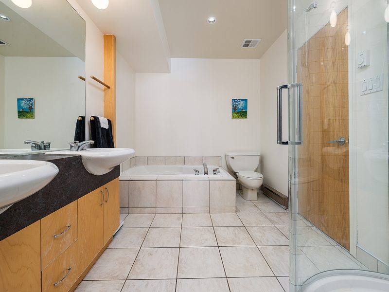 555 5519 800x600 - Town house at Old Port of Montreal