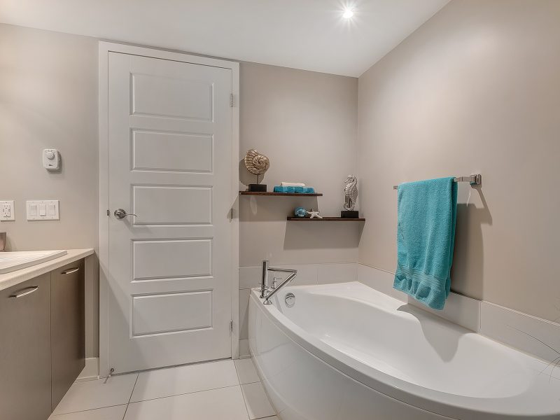 Bain 800x600 - Condo Laval