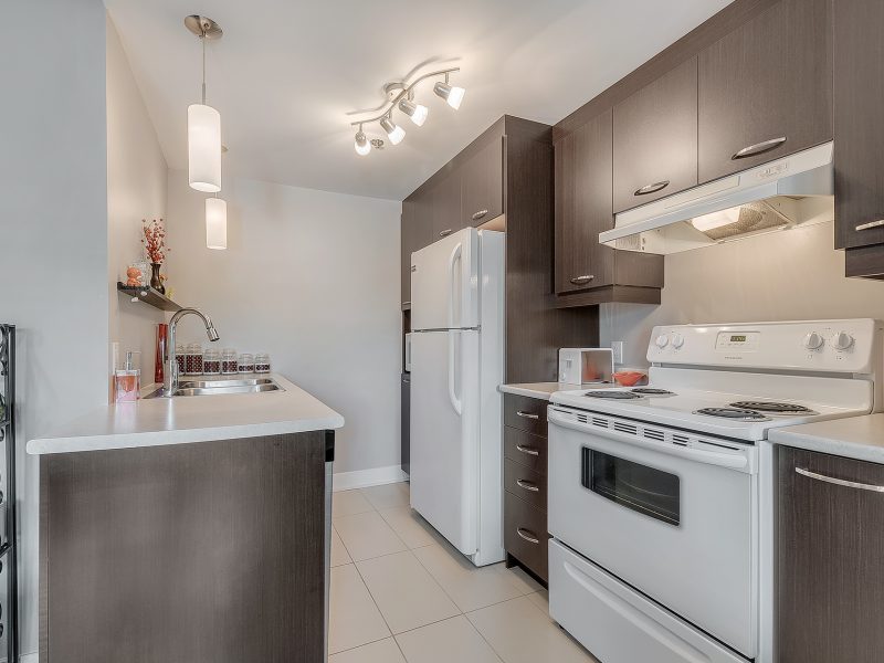 Cuisine 800x600 - Condo Laval