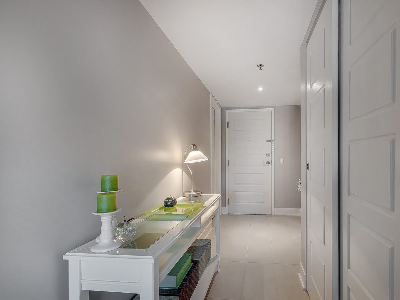 Hall du condo 800x600 - Condo Laval