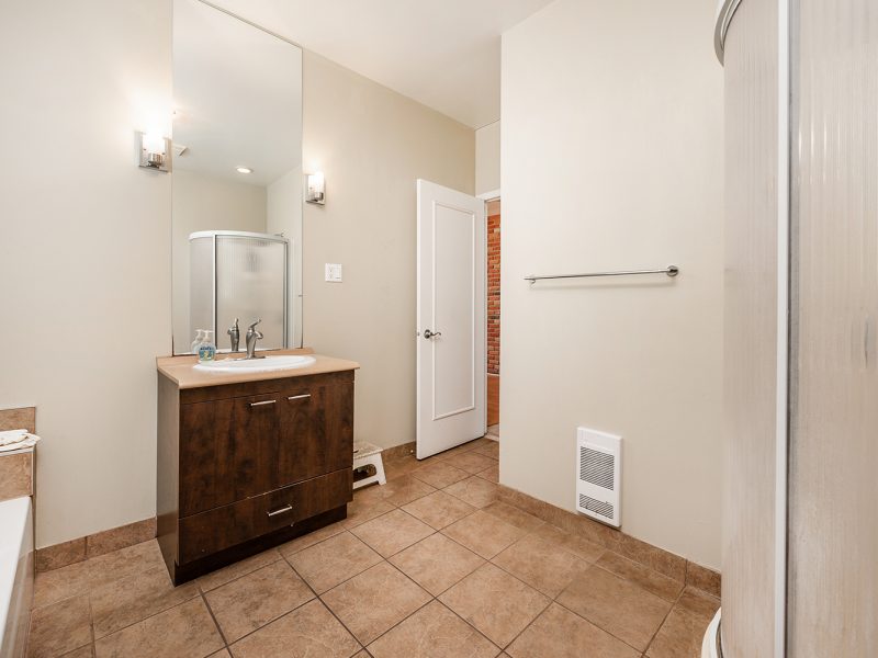 000 1784 800x600 - Semi-Commercial Property