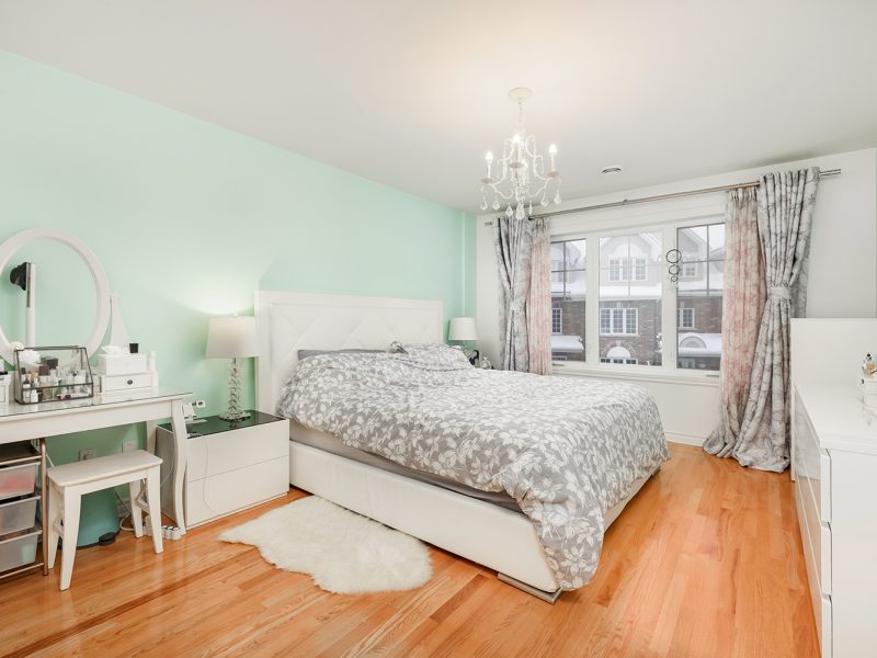 000 5325 800x600 - Magnificent townhouse in Nouveau St Laurent