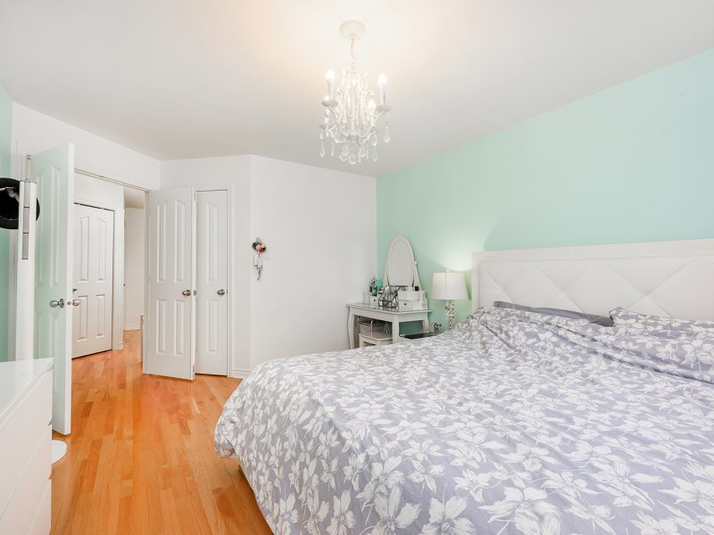 000 5329 800x600 - Magnificent townhouse in Nouveau St Laurent