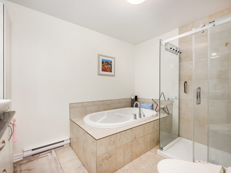 000 5348 800x600 - Magnificent townhouse in Nouveau St Laurent