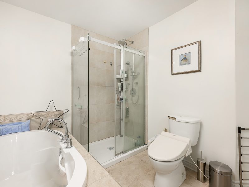 000 5352 800x600 - Magnificent townhouse in Nouveau St Laurent