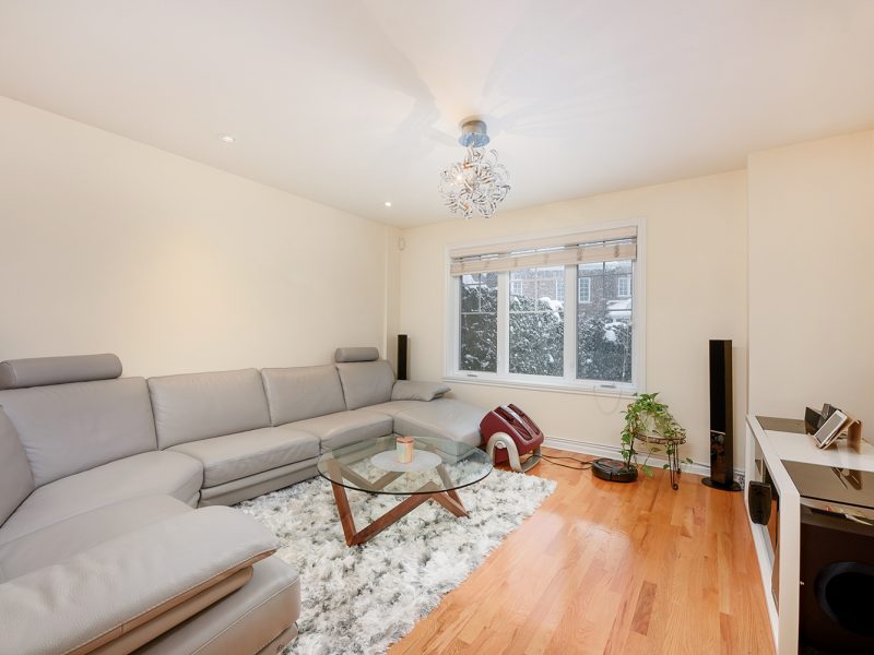 000 5414 800x600 - Magnificent townhouse in Nouveau St Laurent