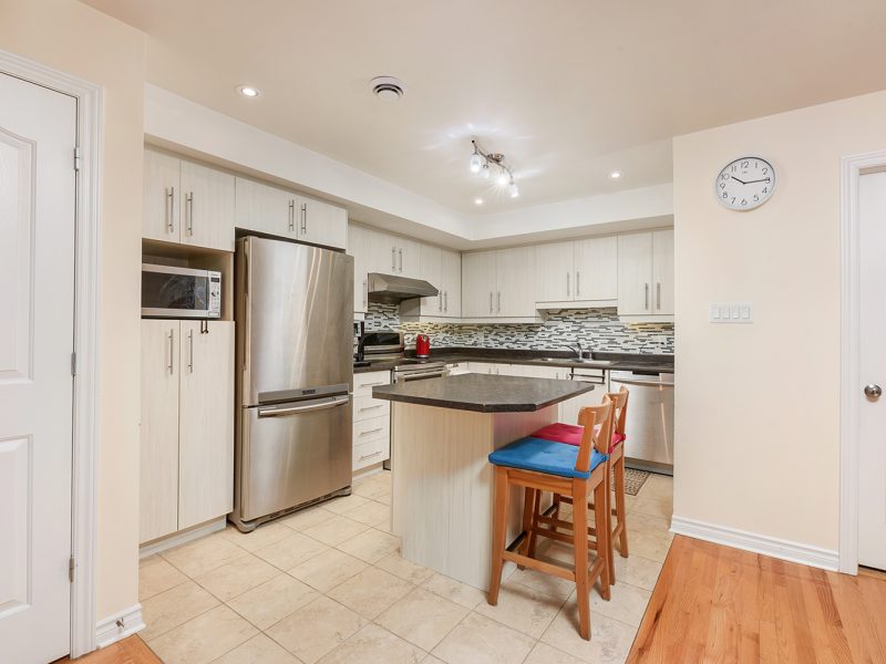 000 5419 800x600 - Magnificent townhouse in Nouveau St Laurent