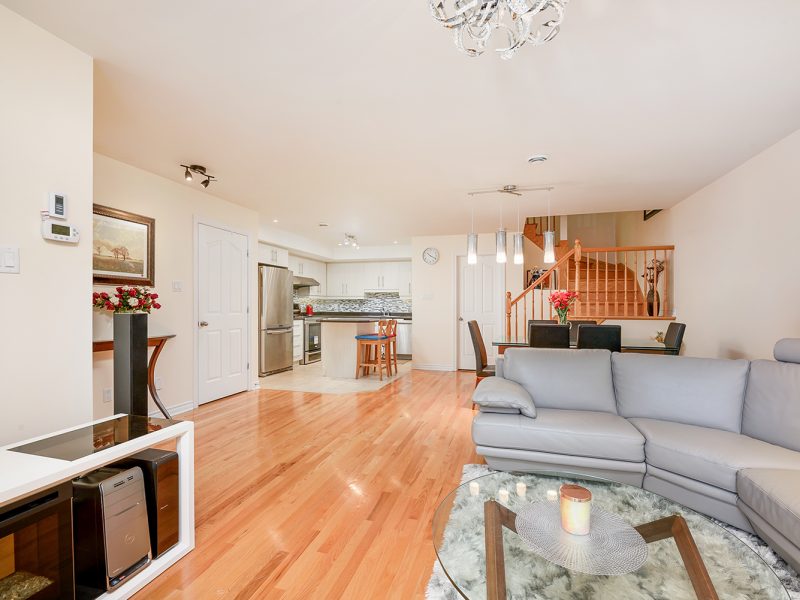 000 5436 800x600 - Magnificent townhouse in Nouveau St Laurent