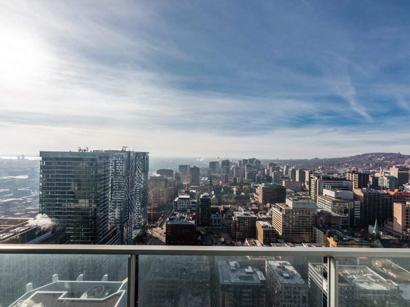 555 0651 800x600 - Elegant downtown condo with breathtaking view