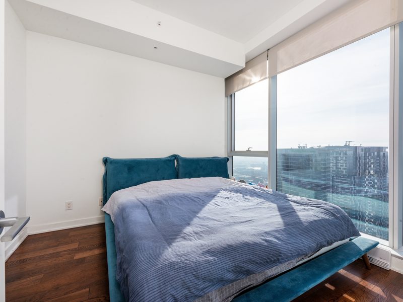 555 0662 800x600 - Elegant downtown condo with breathtaking view