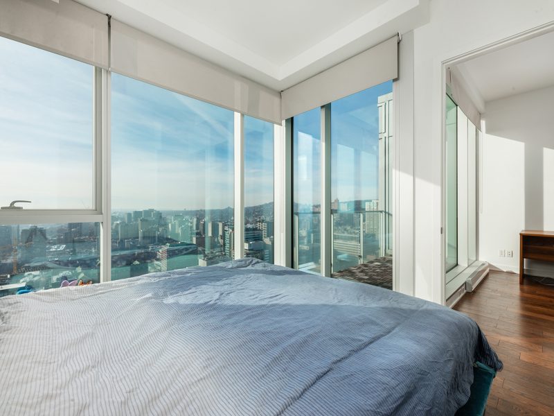 555 0668 800x600 - Elegant downtown condo with breathtaking view
