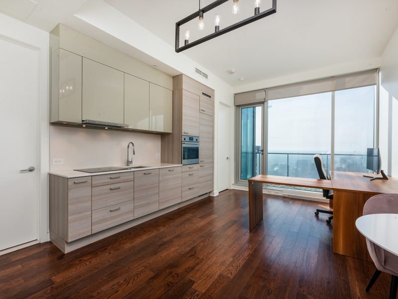 555 0701 800x600 - Elegant downtown condo with breathtaking view
